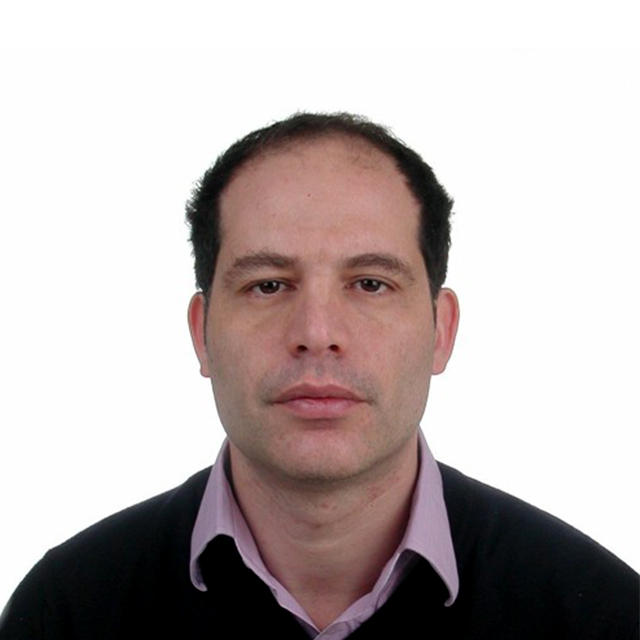 نویسنده کتاب فوتبال علیه دشمن:سایمون کوپر