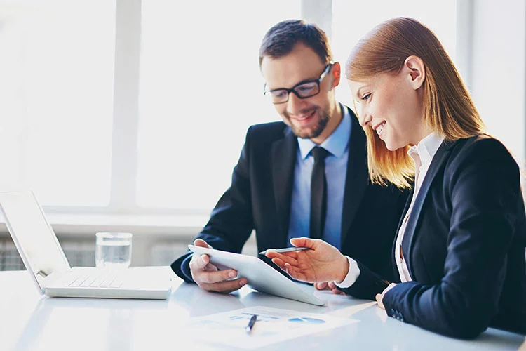 چرا برای تمدید لایسنس شرکت خود در دبی از رزیدنسی۲۴ کمک بگیریم؟